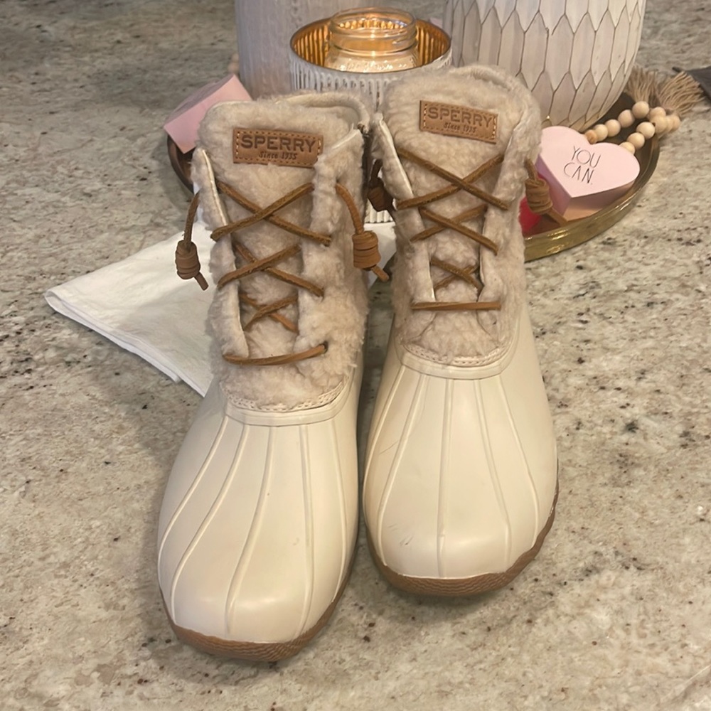 Sperry cream snow boots.